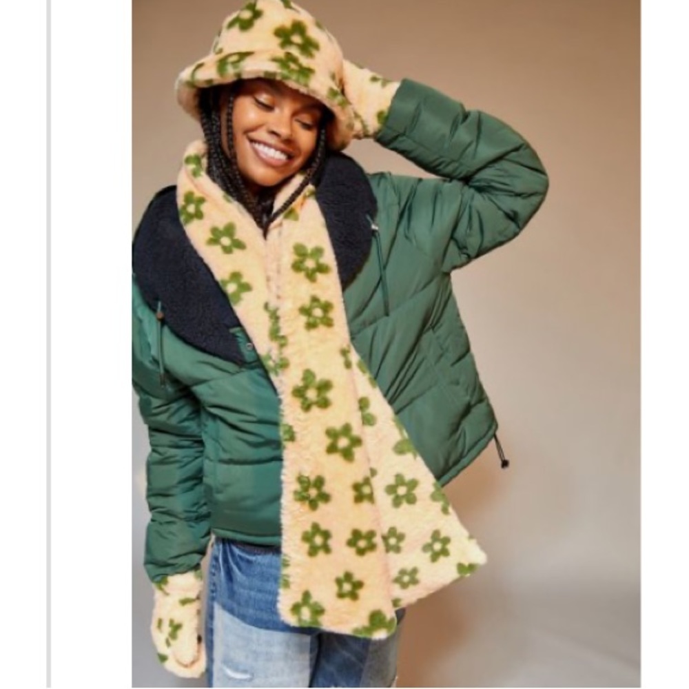Urban Outfitters Floral Cream and Green Scarf Set